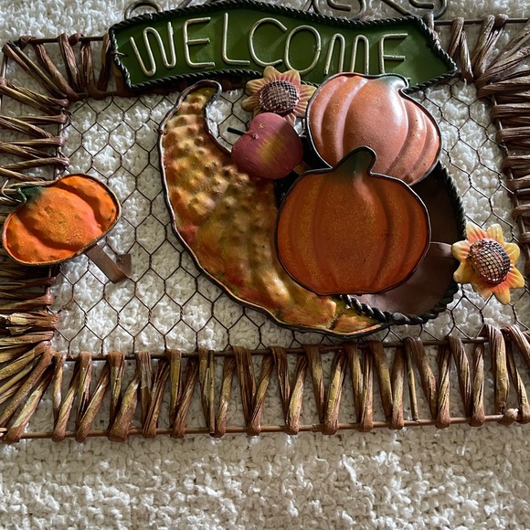 Fall decor 🎃🍁 - Picture 4 of 4